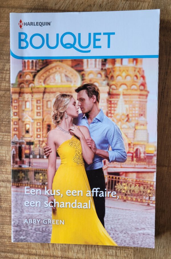 Een kus, een affaire, een schandaal (Bouquet 4254)